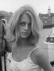 Goldie Hawn at age 19 in 1964