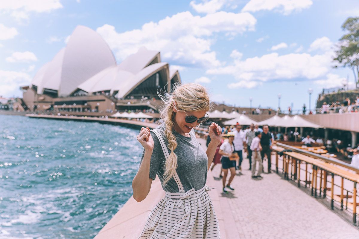 1 группа туристов из австралии. Блондинка путешествует. Сидней девушки. Блондинка в Австралии. Город Сидней девушки.