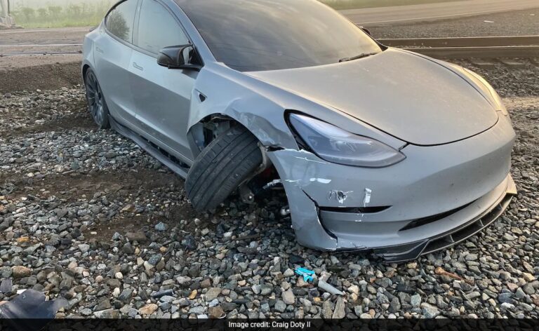 Tesla Owner Says Car Nearly Collided With Train In Self-Driving Mode, Shares Video