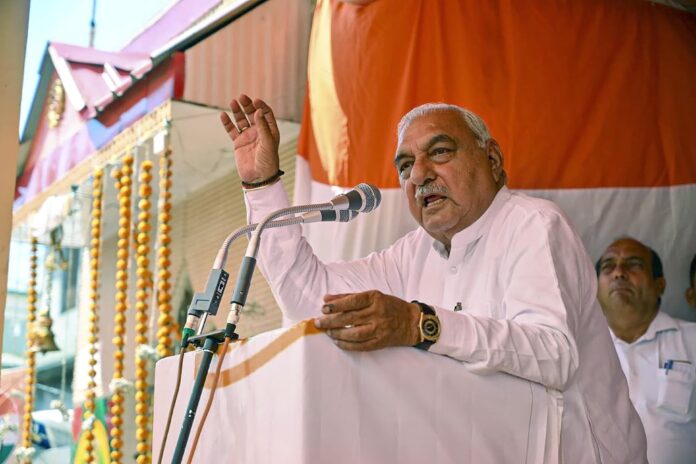 Hooda promises to complete pending recruitments in Haryana