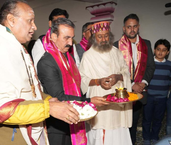 Himachal CM Offers Prayers With Sri Sri Ravi Shankar at Palampur Himachal CM Offers Prayers With Sri Sri Ravi Shankar at Palampur
